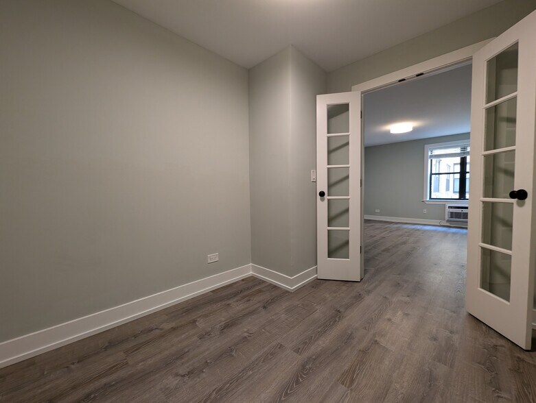 Building Photo - 456 W Barry Ave