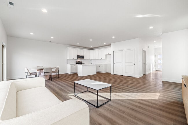 Building Photo - 1030 S Underwood Pl