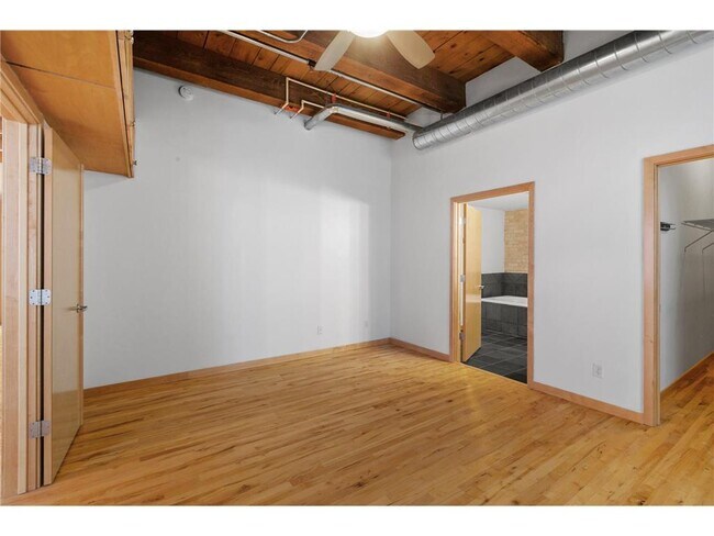 Building Photo - 607 Washington Ave S