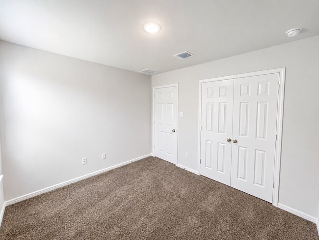 Building Photo - Available for Move-in June 10th!