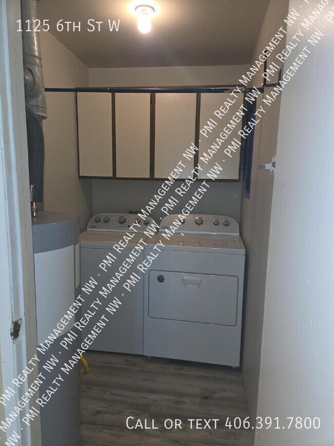Building Photo - 1125 6th St W