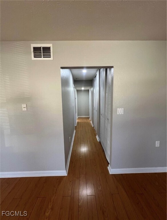 Building Photo - 712 Camellia Dr