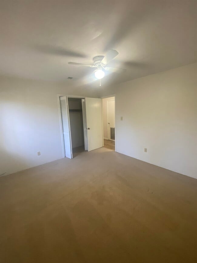 Building Photo - 2220 Claremont Ln