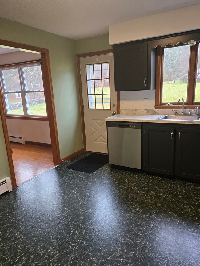 Building Photo - 48 River Rd