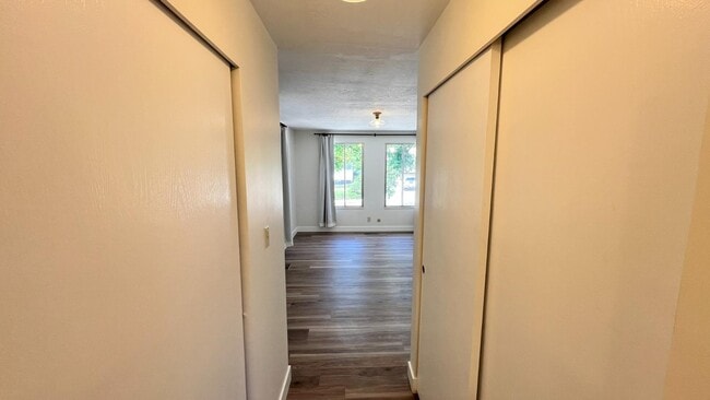 Building Photo - 1597 Navajo Dr