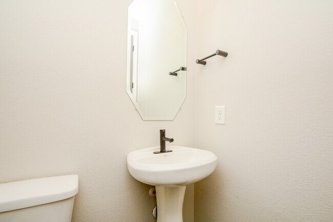 Building Photo - 108 Summer Pool Ct