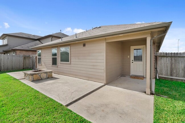 Building Photo - 8303 Amaryllis Ct