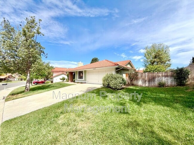 Building Photo - 45680 Clubhouse Dr