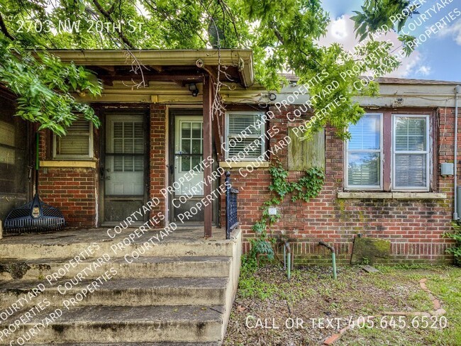 Building Photo - Adorable Tudor in Crestwood!