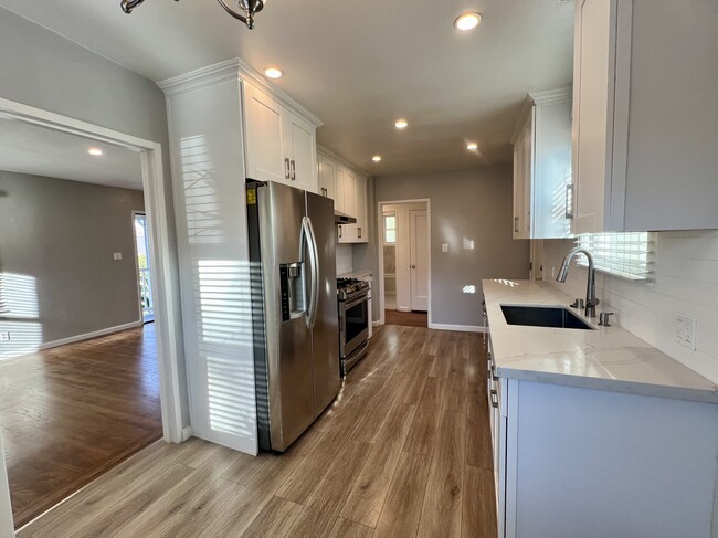 Great kitchen remodel - 10 Beresford Ct