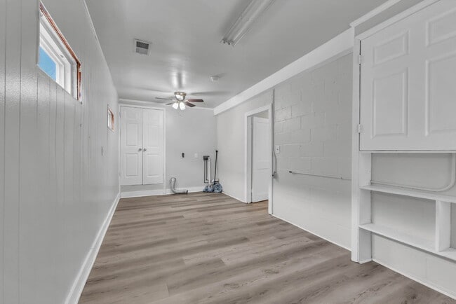 Building Photo - Charming 2-bedroom, 1-bath near downtown Clarksville!