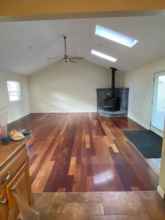 Building Photo - 3 Leslie Ct