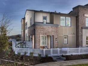 Building Photo - Beautiful 3 bedroom end unit in the heart of Rancho Mission Viejo