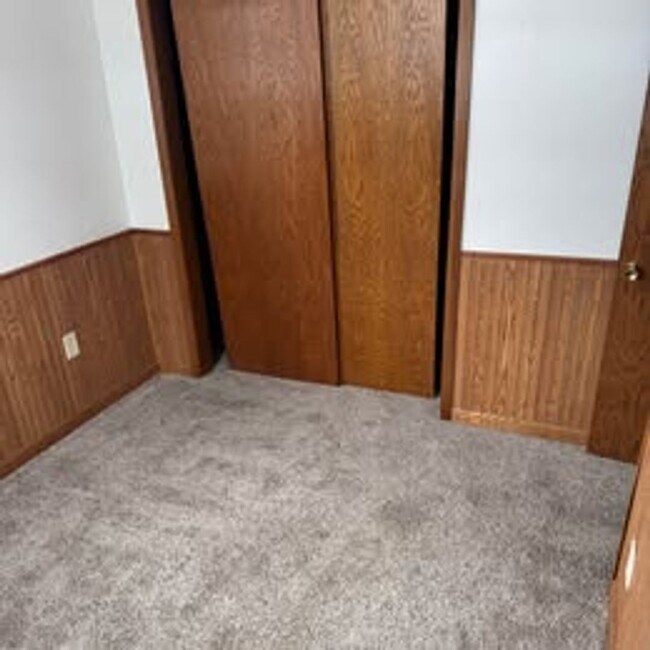 Building Photo - 721 N Teal St