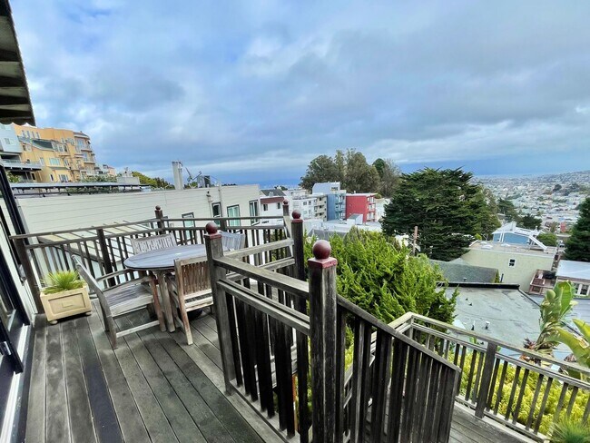 Building Photo - 3BR/2.5BA INCOMPARABLE Views!!! Prime Corona Heights Residence! 2 car parking and laundry! PROGRE...