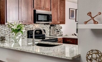 Building Photo - Beautiful Home located near Juanita Bay Water Front with 2 Bed and 2 Bath