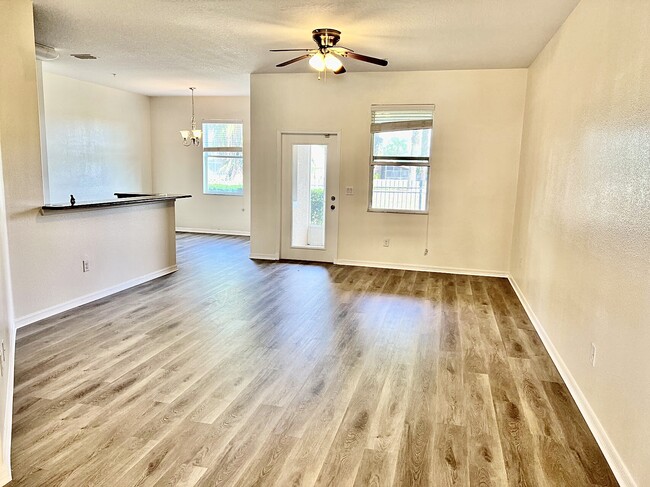 Building Photo - 1307 Priory Cir