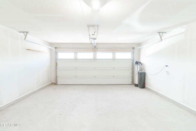 Building Photo - 14805 Jack White Ave