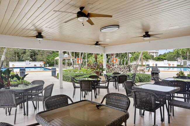 Building Photo - 3499 Oaks Way