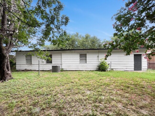 Building Photo - Beautifully Renovated 3-Bedroom Home with Spacious Backyard!