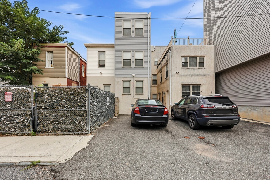 Parking Spot - 2612 Ellsworth St