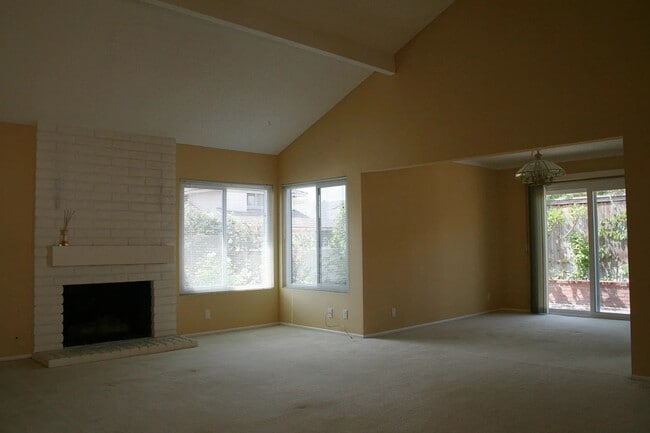 Building Photo - 11 Woodhollow