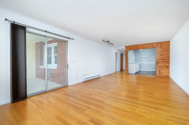 Building Photo - 185 Melba St