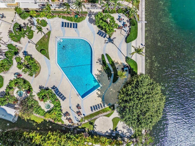 Building Photo - 2451 Brickell Ave