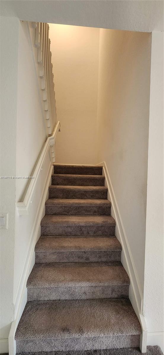 Building Photo - 2708 SE 15th Ct