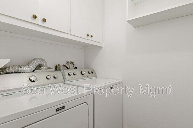 Building Photo - 2517 Navarra Dr
