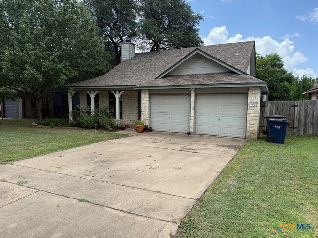 Building Photo - 702 Spring Hollow Dr
