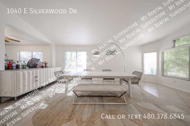 Building Photo - 1040 E Silverwood Dr