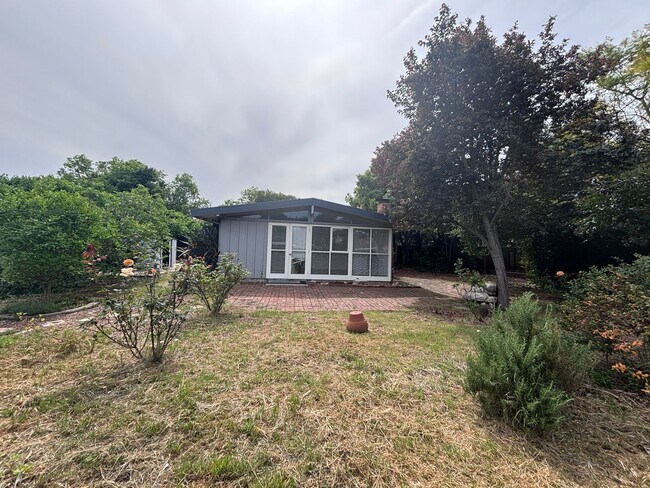 Building Photo - CUPERTINO-charming Eichler house for rent in the heart of Cupertino