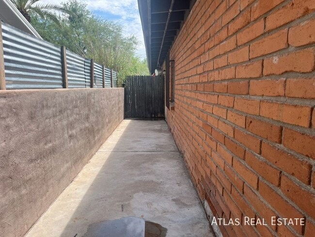 Building Photo - 40 N Westmoreland Ave