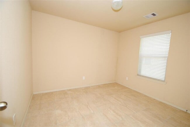 Building Photo - 2703 Alvar Dr
