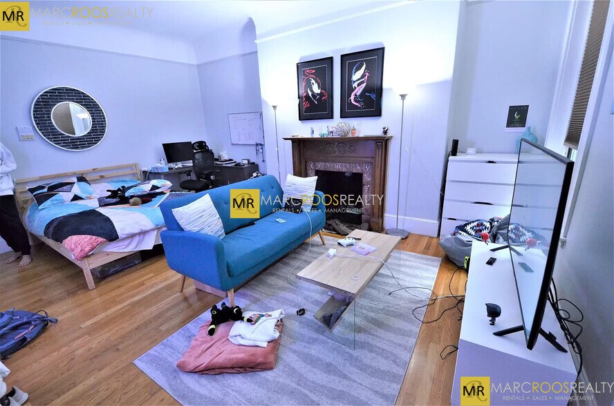 Building Photo - 583 Beacon St