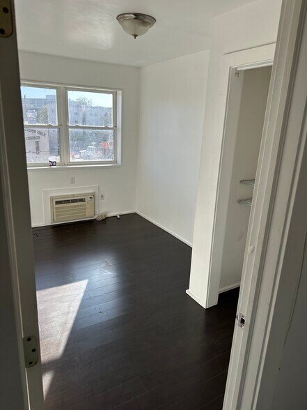 Building Photo - 1631 N 20th St