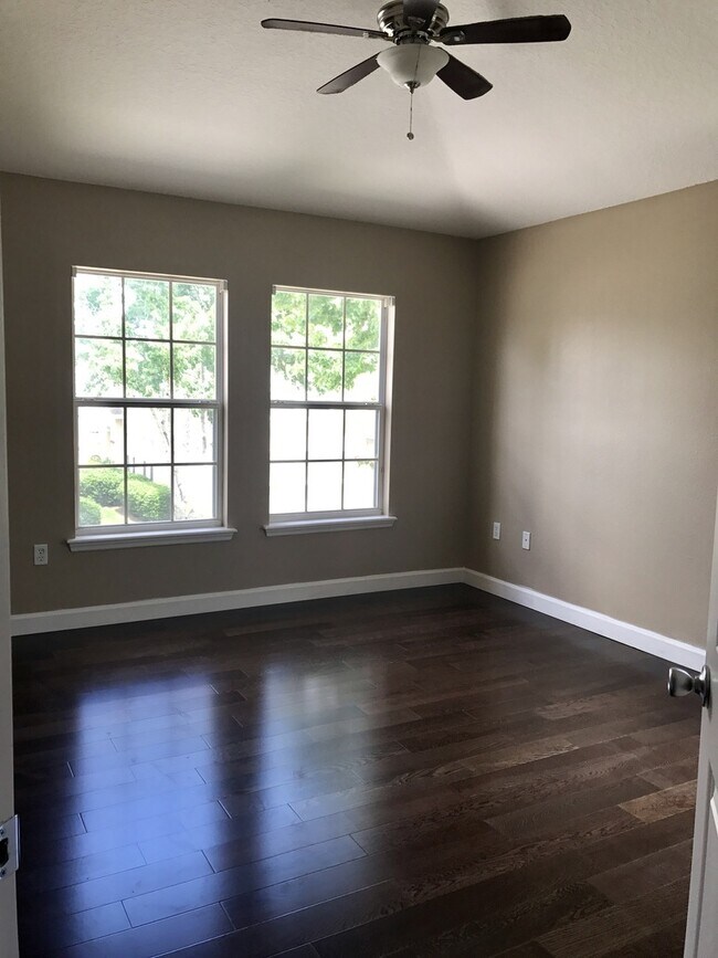 Building Photo - MOVE IN SPECIAL- 2 Bed / 2 Bath Condo with...