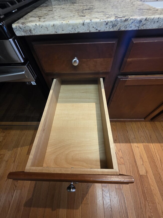 Building Photo - Spacious 4-Bedroom Home for Rent in Kings ...