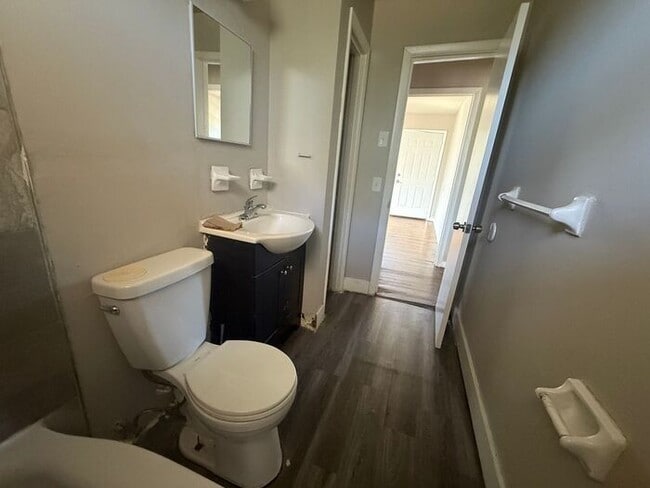 Building Photo - Remodeled Madison Brick Duplex!! 2/1 Large...