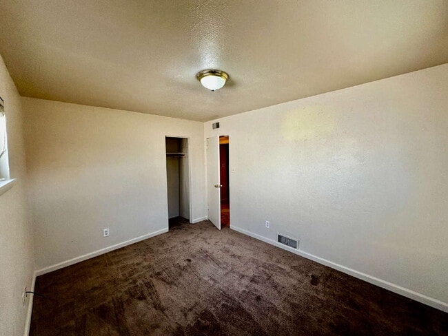 Building Photo - Charming 3 bed/2 bath house in the Heart of Thornton!