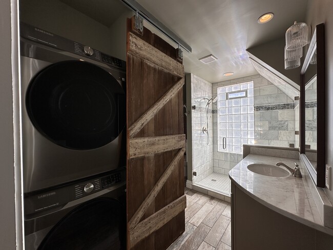 Building Photo - 67 E Mithoff St