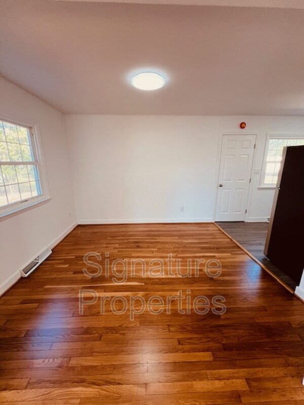 Building Photo - 211 Deerfield Dr