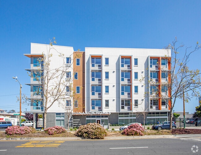 Building Photo - Monarch Homes