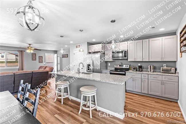 Building Photo - 592 E Earl Dr