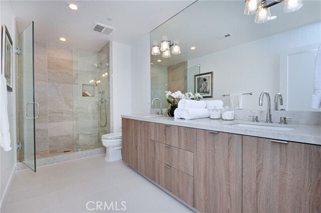 Building Photo - 4641 Cahuenga Blvd