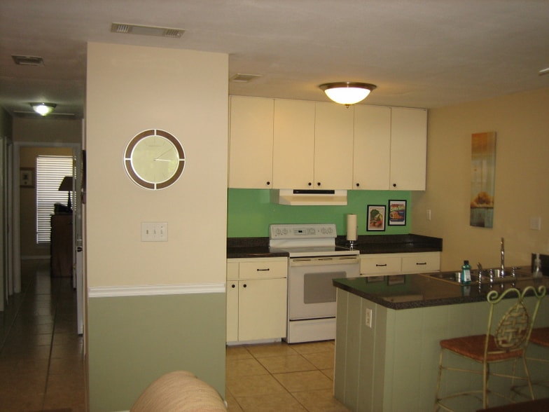 Building Photo - 134 W Satsuma Ave