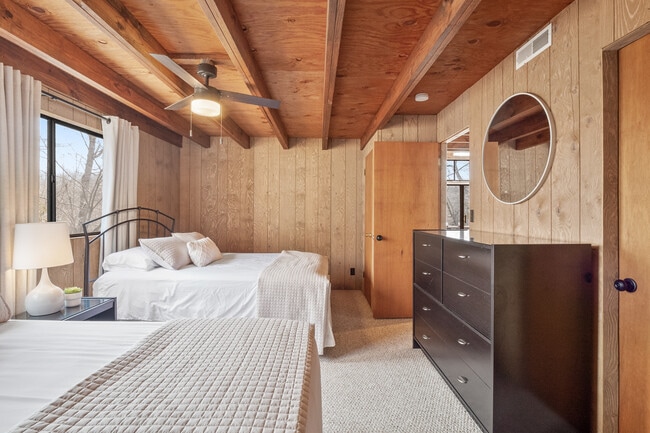 Building Photo - 1216 Whitetail Lake Dr