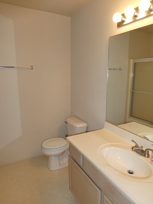 Building Photo - 1605 High Quest Cir