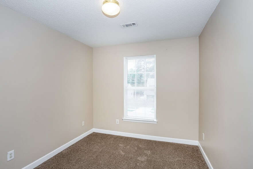 Building Photo - 1028 Jordans Pond Ln